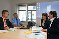 Auditgespräch mit Dr. Jochen Gross, Peter Hissnauer (DAkkS), Dr. Annett Schöter und Dr. Martin Berz (v.l.n.r.)